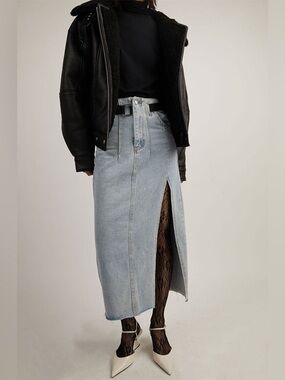 OAK + FORT Denim Midi Skirt with Belt
Size L Minimalist Capsule Wardrobe Neutral